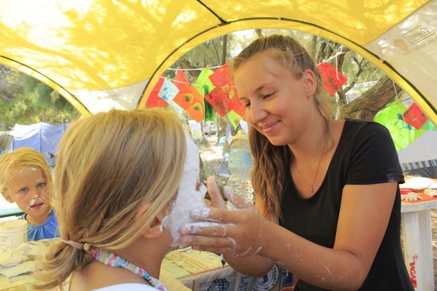 Kinderschminken im Sommercamp Sardinien